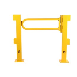 Porte battante avec poteaux