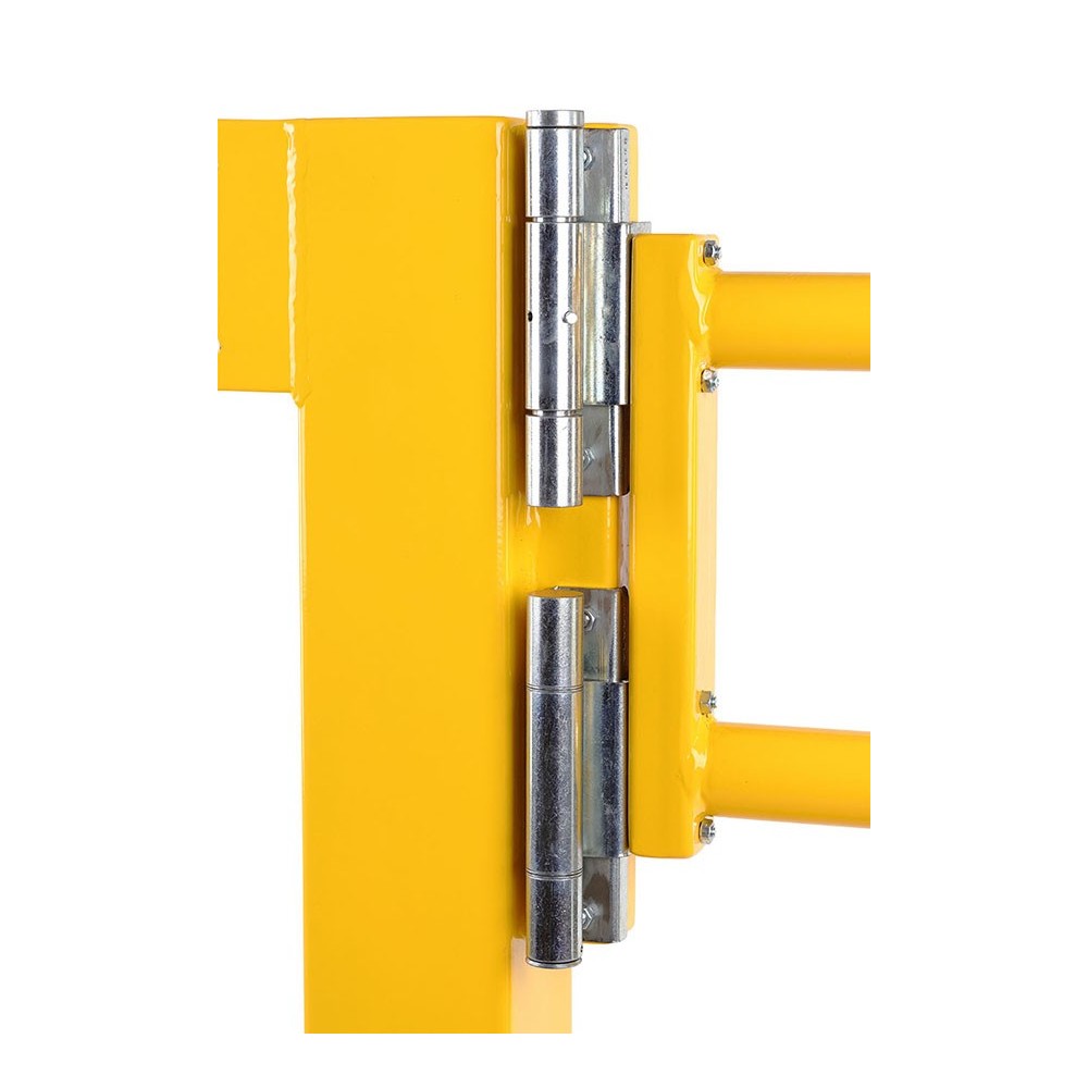 Porte battante avec poteaux