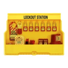 Station de consignation avec assortiment de matériel pour appareils électriques.