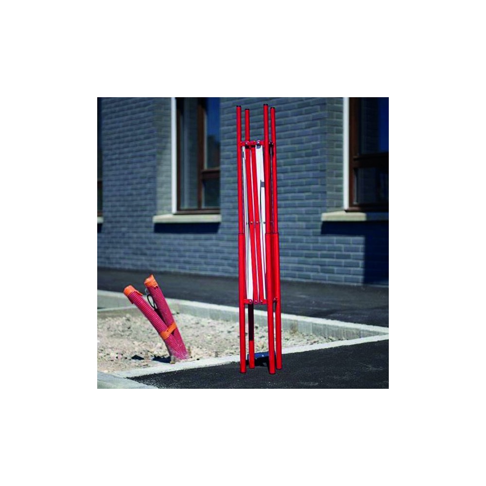 Photo de la barrière de regard pliée en extérieur sur un trottoir en ville.